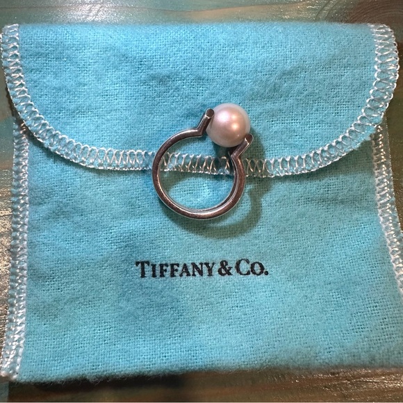 Tiffany & Co. Silver Pearl Ring - Picture 3 of 6